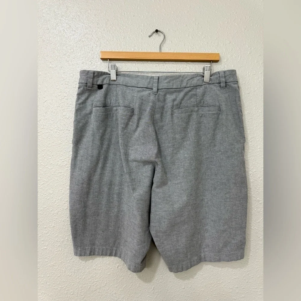 Lululemon Gray Performance Cotton  Mens Shorts Size 36